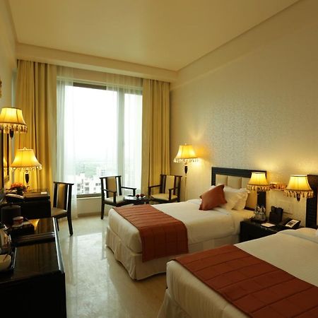 Royal Tulip Navi Mumbai Hotel Buitenkant foto