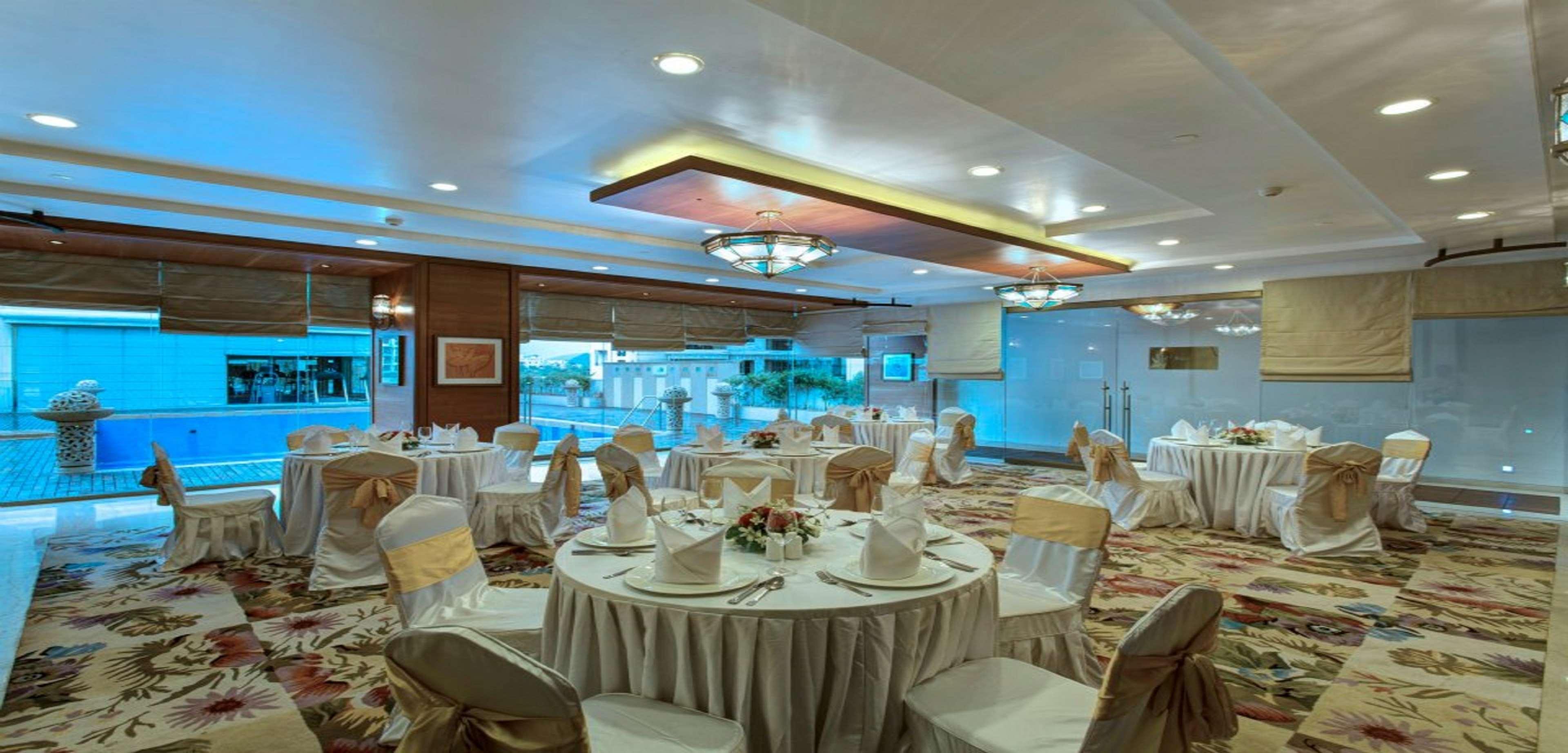 Royal Tulip Navi Mumbai Hotel Buitenkant foto