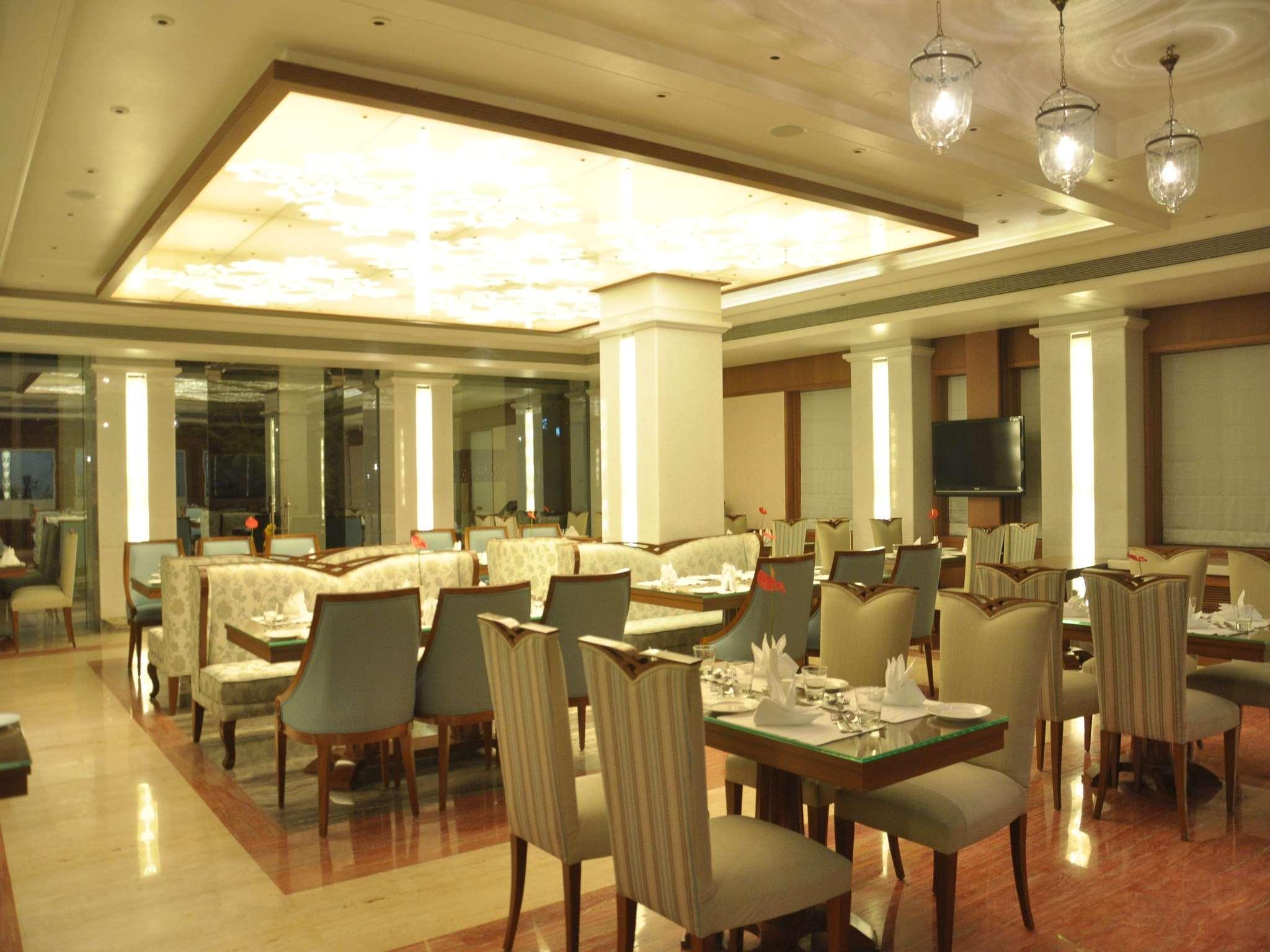 Royal Tulip Navi Mumbai Hotel Buitenkant foto