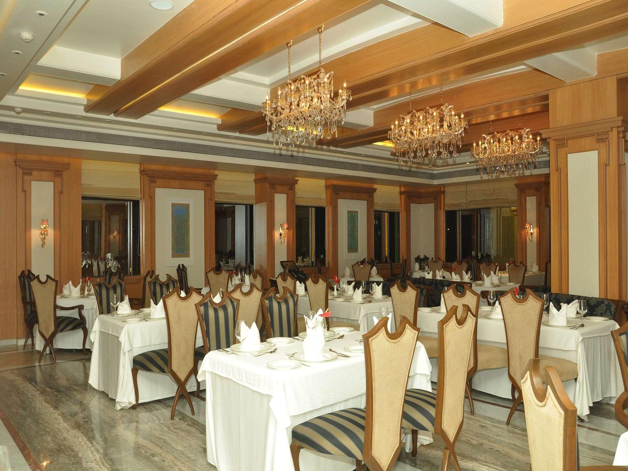 Royal Tulip Navi Mumbai Hotel Buitenkant foto