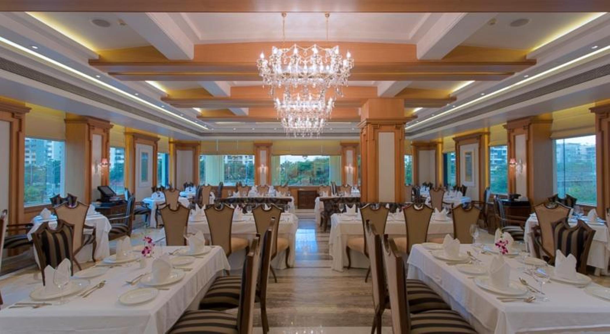 Royal Tulip Navi Mumbai Hotel Buitenkant foto