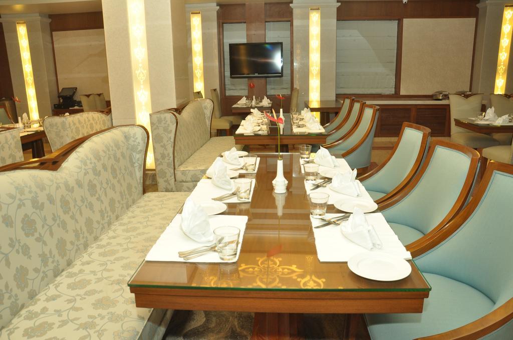 Royal Tulip Navi Mumbai Hotel Buitenkant foto