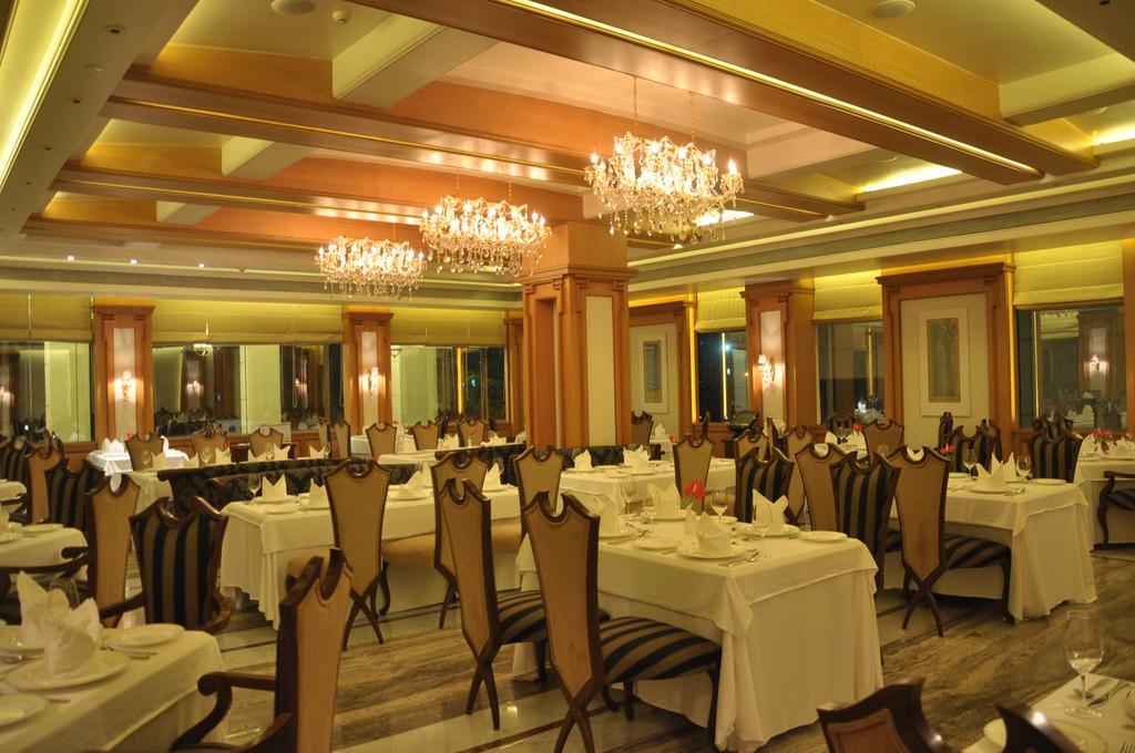 Royal Tulip Navi Mumbai Hotel Buitenkant foto