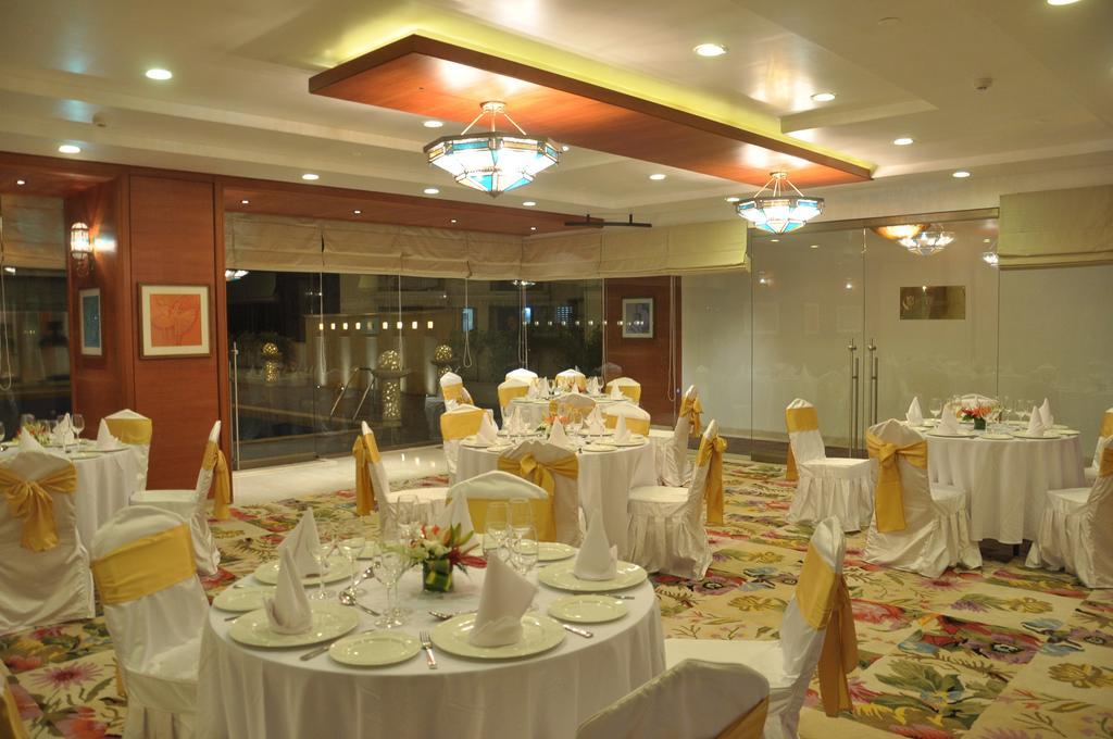 Royal Tulip Navi Mumbai Hotel Buitenkant foto