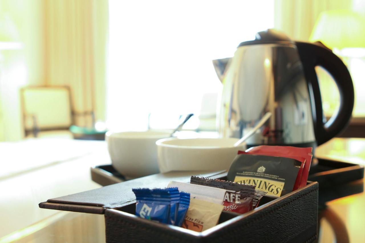 Royal Tulip Navi Mumbai Hotel Buitenkant foto