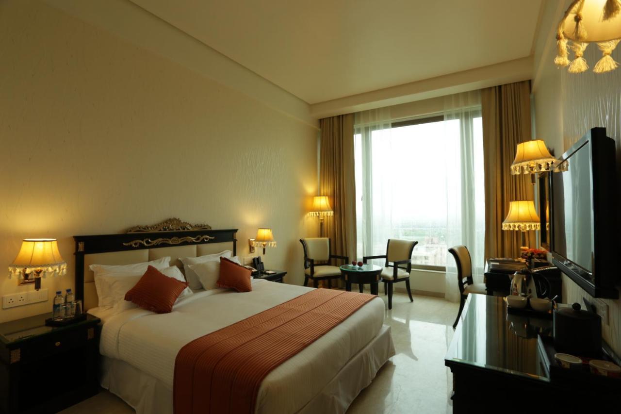 Royal Tulip Navi Mumbai Hotel Buitenkant foto